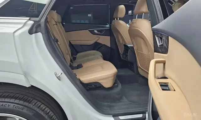 AUDI Q8 2023