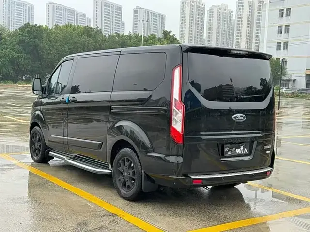FORD TOURNEO 2022