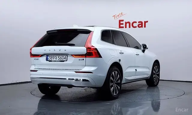 VOLVO XC60 2023