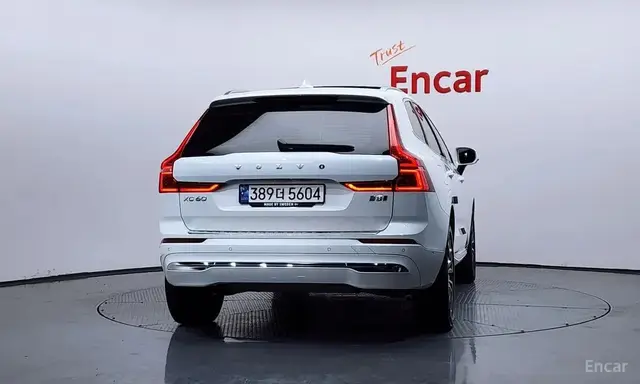 VOLVO XC60 2023