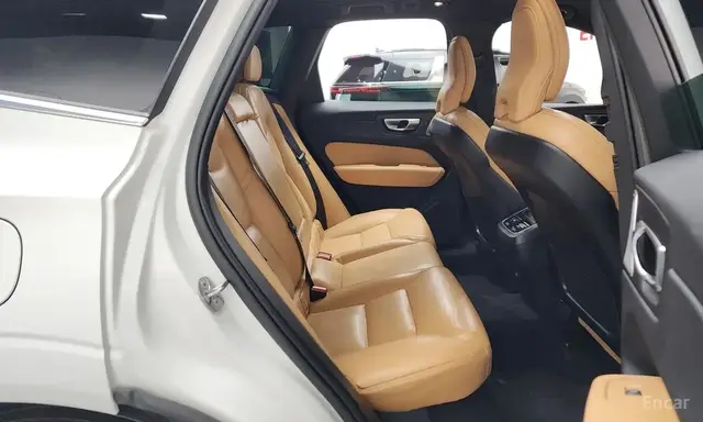 VOLVO XC60 2023