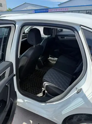 VOLKSWAGEN SAGITAR 2022
