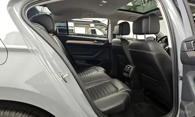 VOLKSWAGEN PASSAT GT 2022