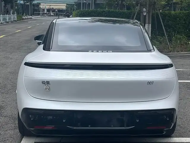ZEEKR 007 2024