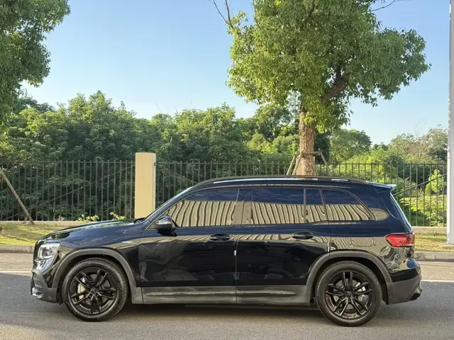 MERCEDES-BENZ GLB 2022