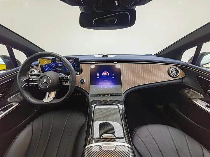 MERCEDES-BENZ EQE 2022