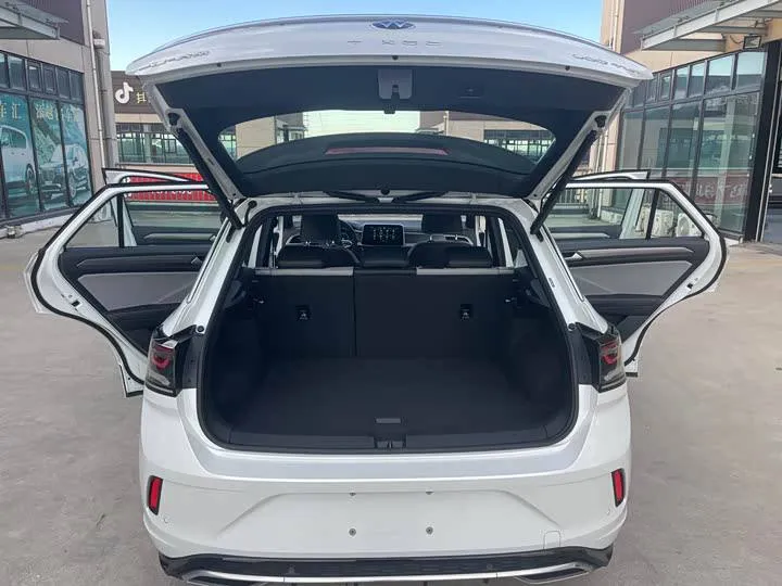 VOLKSWAGEN T-ROC 2023
