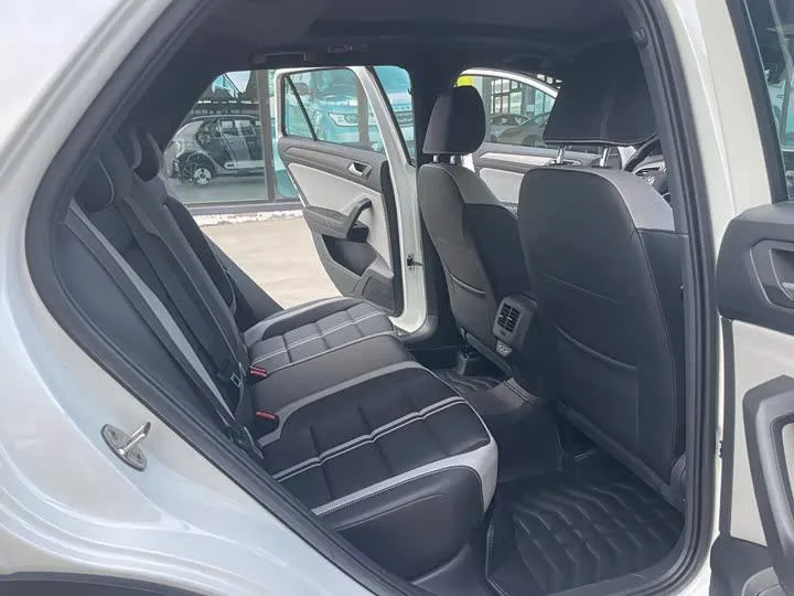 VOLKSWAGEN T-ROC 2023