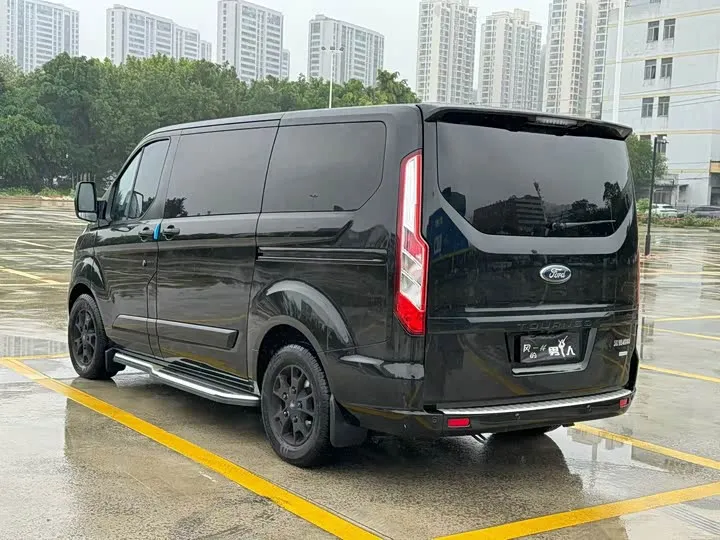 FORD TOURNEO 2022