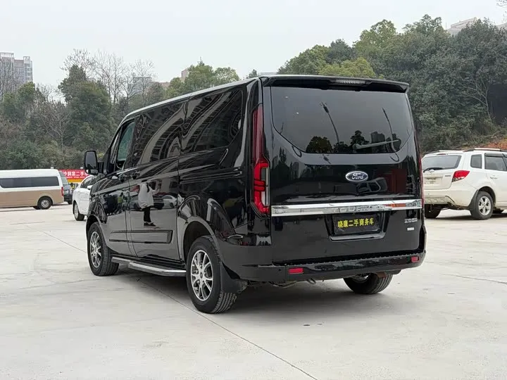 FORD TOURNEO 2022