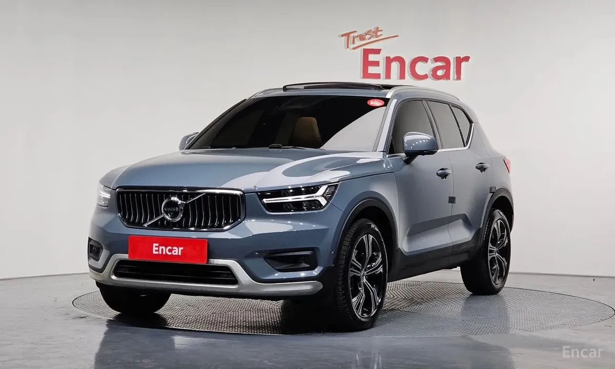 VOLVO XC40 2022