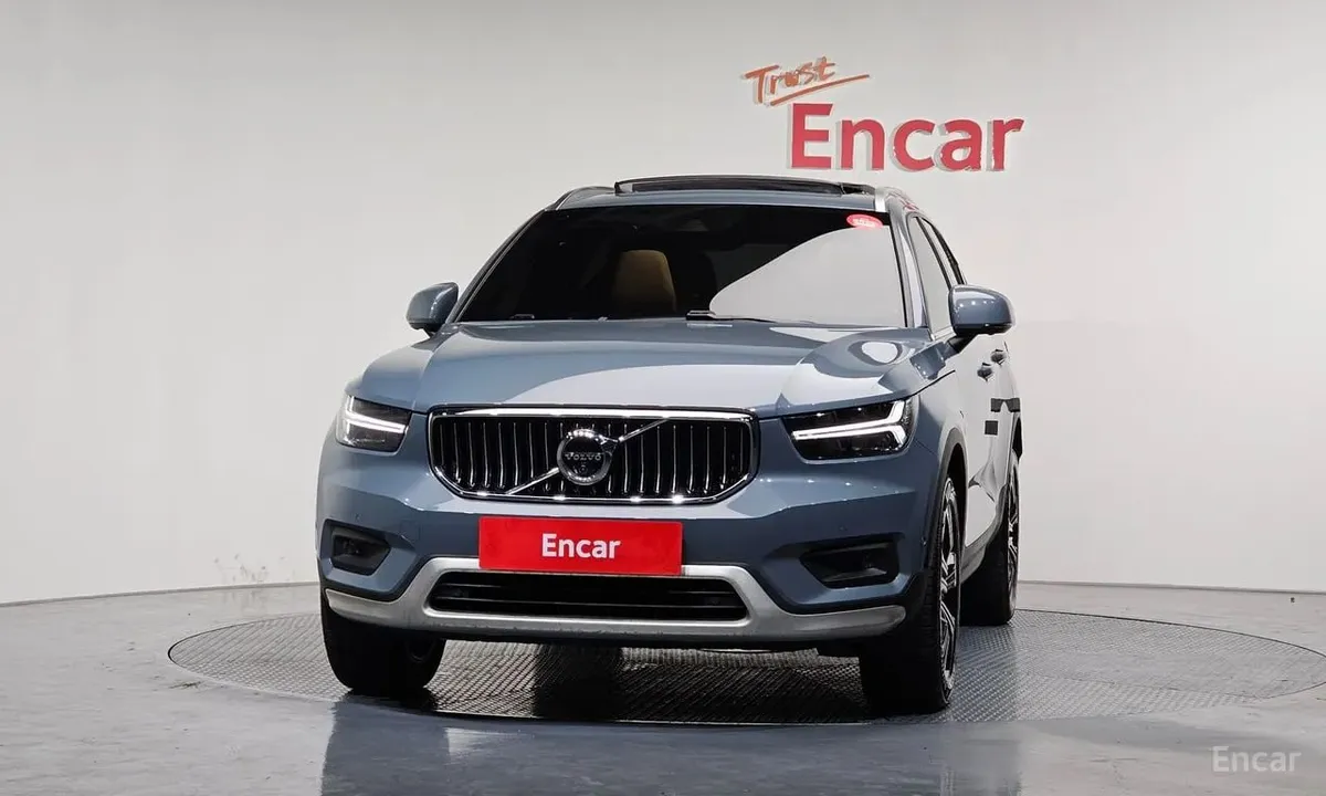 VOLVO XC40 2022