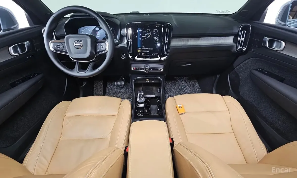VOLVO XC40 2022
