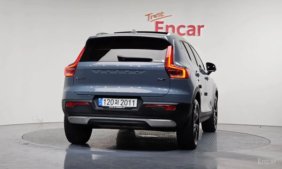 VOLVO XC40 2022