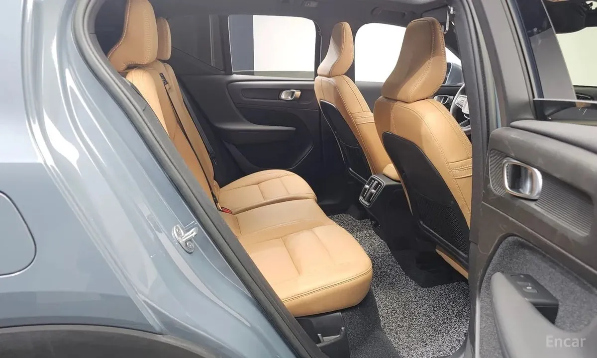 VOLVO XC40 2022
