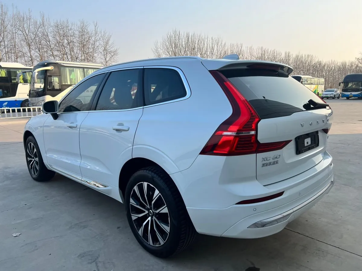VOLVO XC60 2022