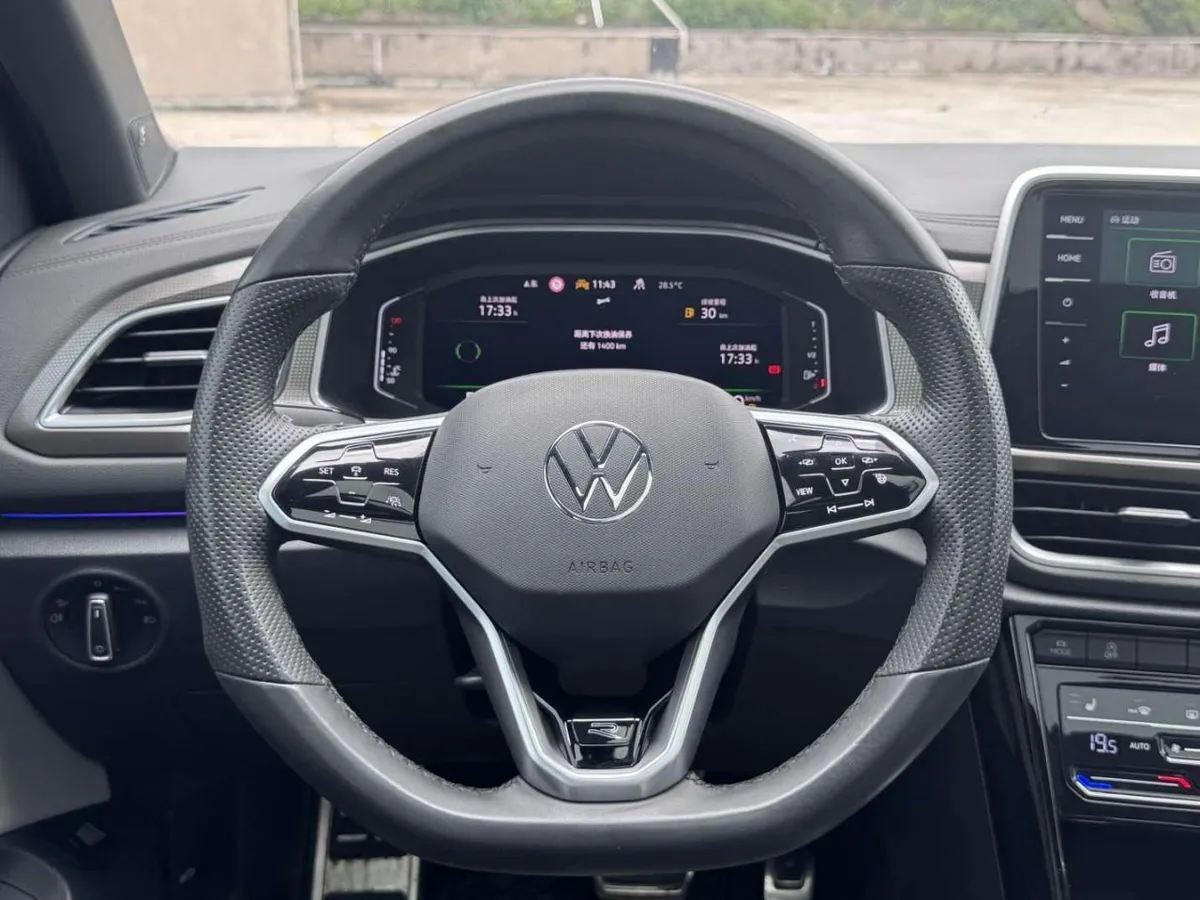 VOLKSWAGEN T-ROC 2023