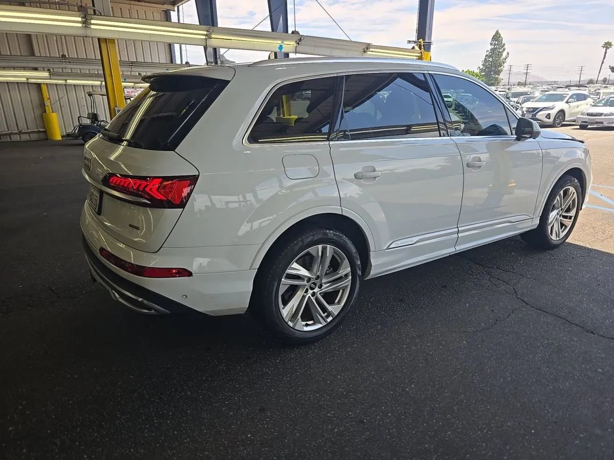 AUDI Q7 2021