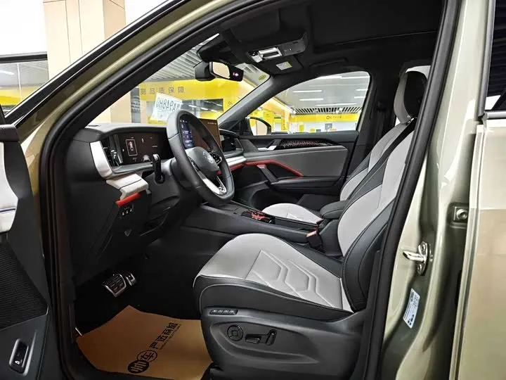 VOLKSWAGEN TAYRON L 2025