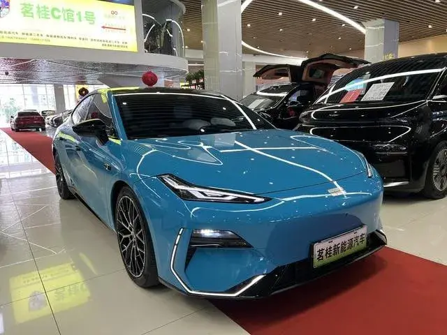 GEELY GALAXY E8 2024