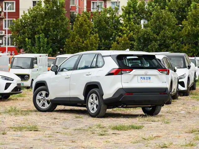 TOYOTA RAV4 2025