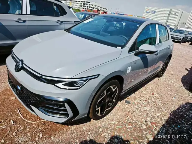 VOLKSWAGEN GOLF R-LINE 2025