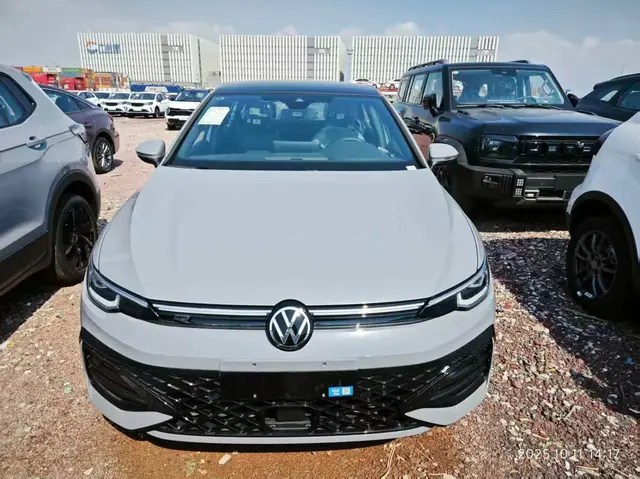 VOLKSWAGEN GOLF R-LINE 2025