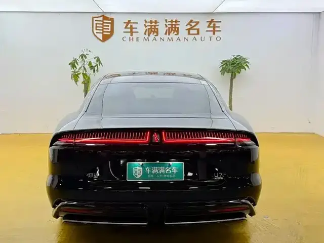 PORSCHE TAYCAN YANGWANG U7 2025