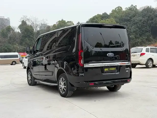 FORD TOURNEO 2022