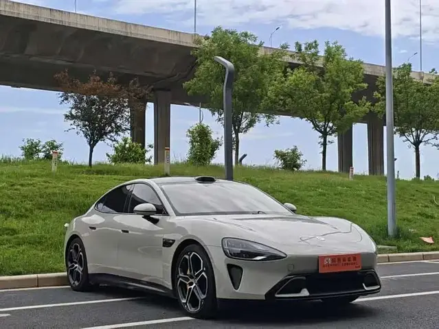 XIAOMI SU7 2024