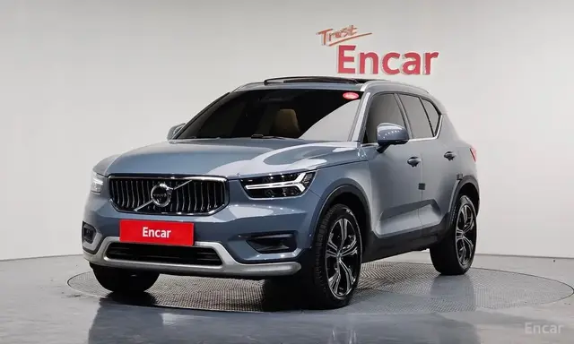 VOLVO XC40 2022