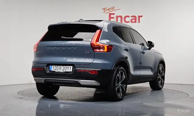 VOLVO XC40 2022