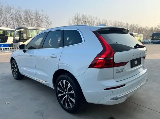 VOLVO XC60 2022