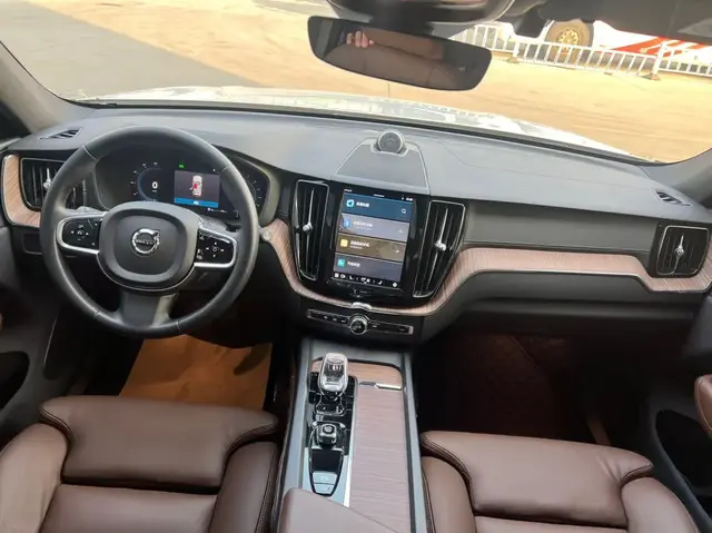 VOLVO XC60 2022