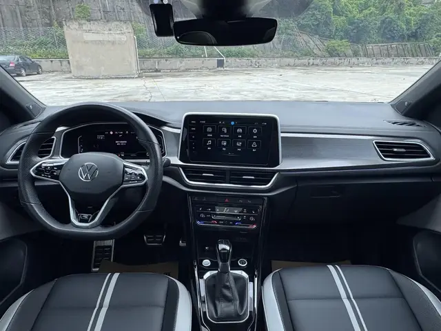 VOLKSWAGEN T-ROC 2023