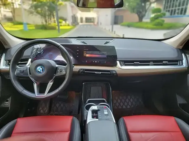 BMW IX1 2023