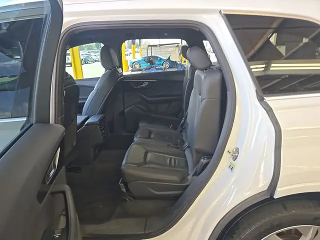 AUDI Q7 2021
