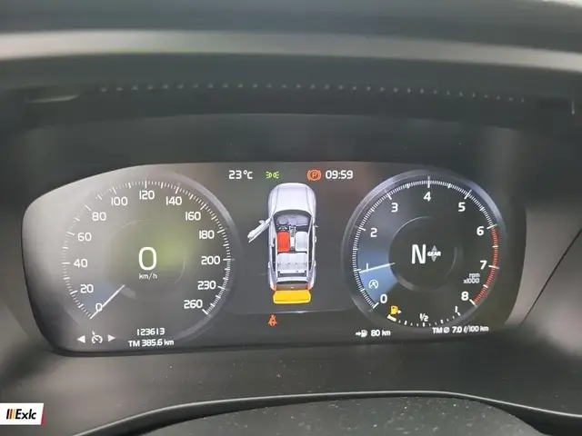VOLVO XC40 2022