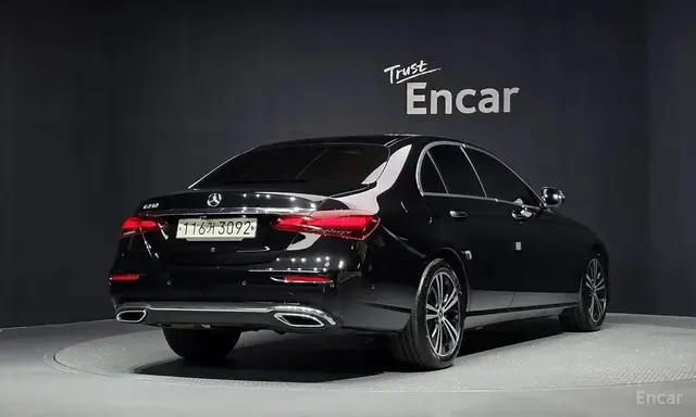 MERCEDES-BENZ E-CLASS 2022