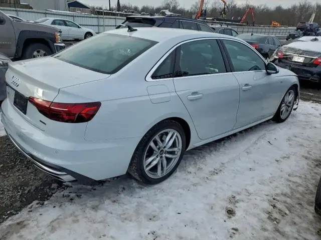 AUDI A4 2022