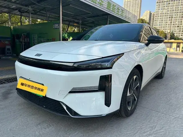 GEELY GALAXY L6 125KM PLUS 2023