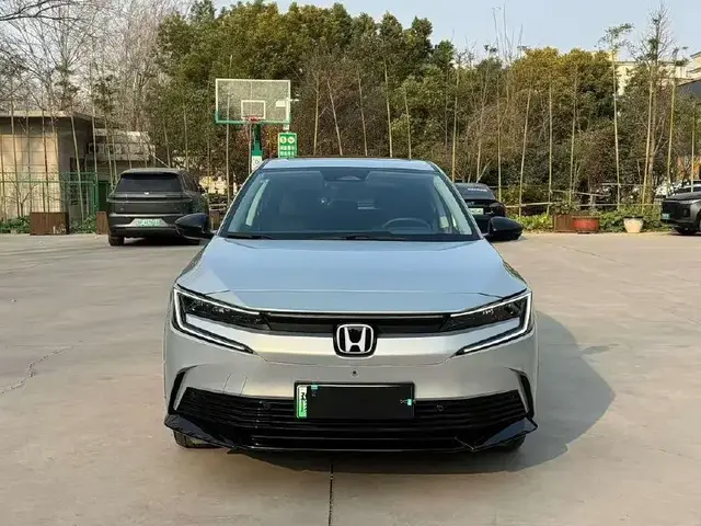 HONDA E 2024