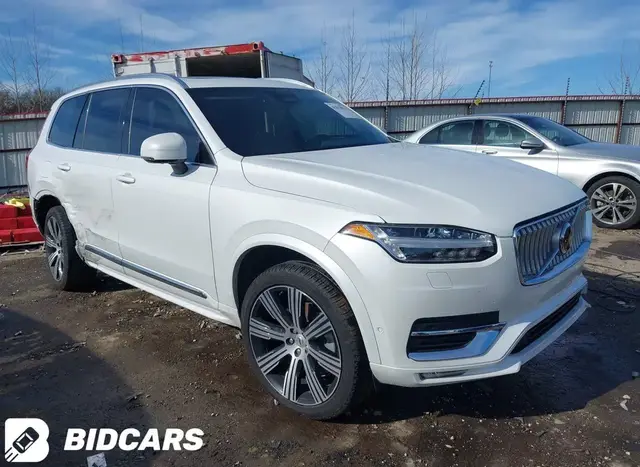 VOLVO XC90 2023