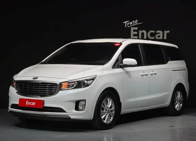 KIA CARNIVAL 11-SEATER DELUXE 2015