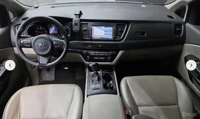 KIA CARNIVAL 11-SEATER DELUXE 2015