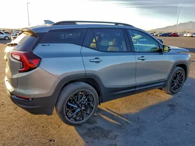 GMC TERRAIN SLT 2023