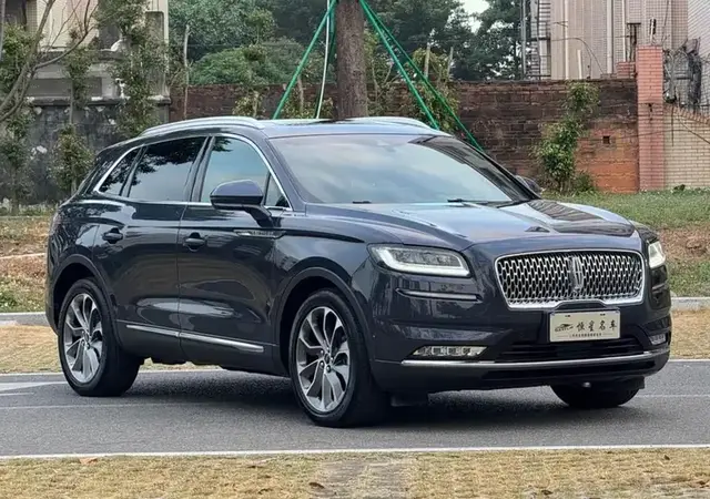 LINCOLN NAVIGATOR 2021