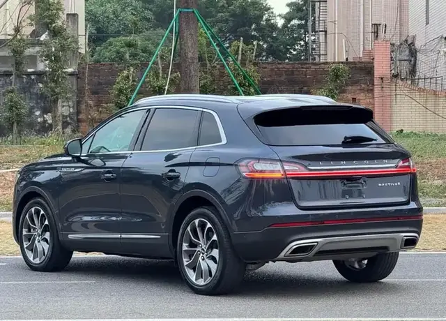 LINCOLN NAVIGATOR 2021