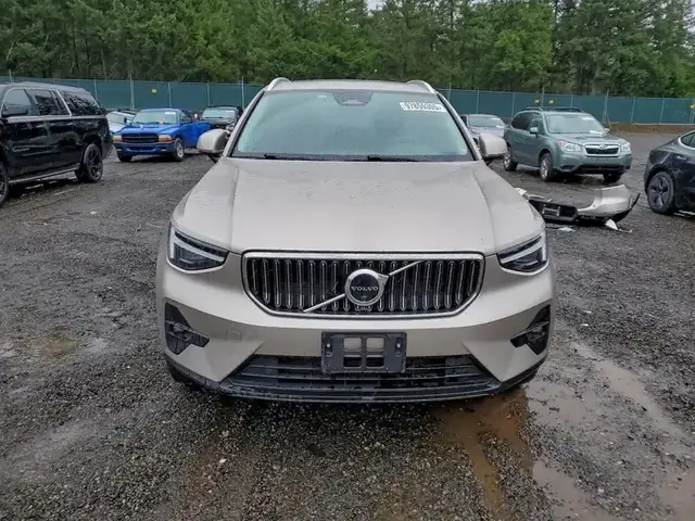 VOLVO XC40 2022