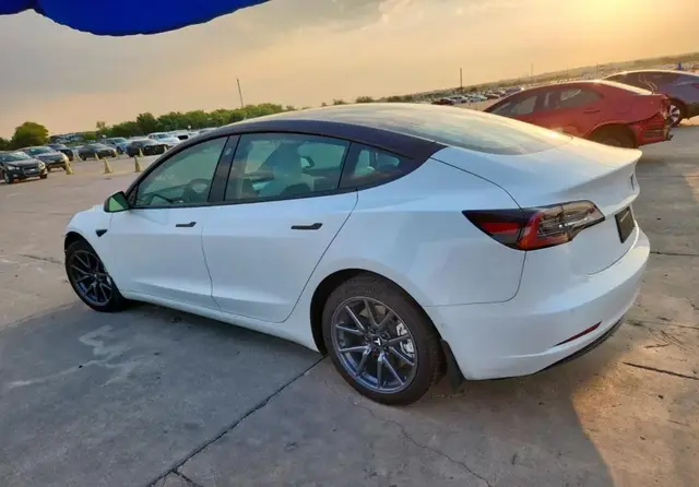 TESLA MODEL 3 2022